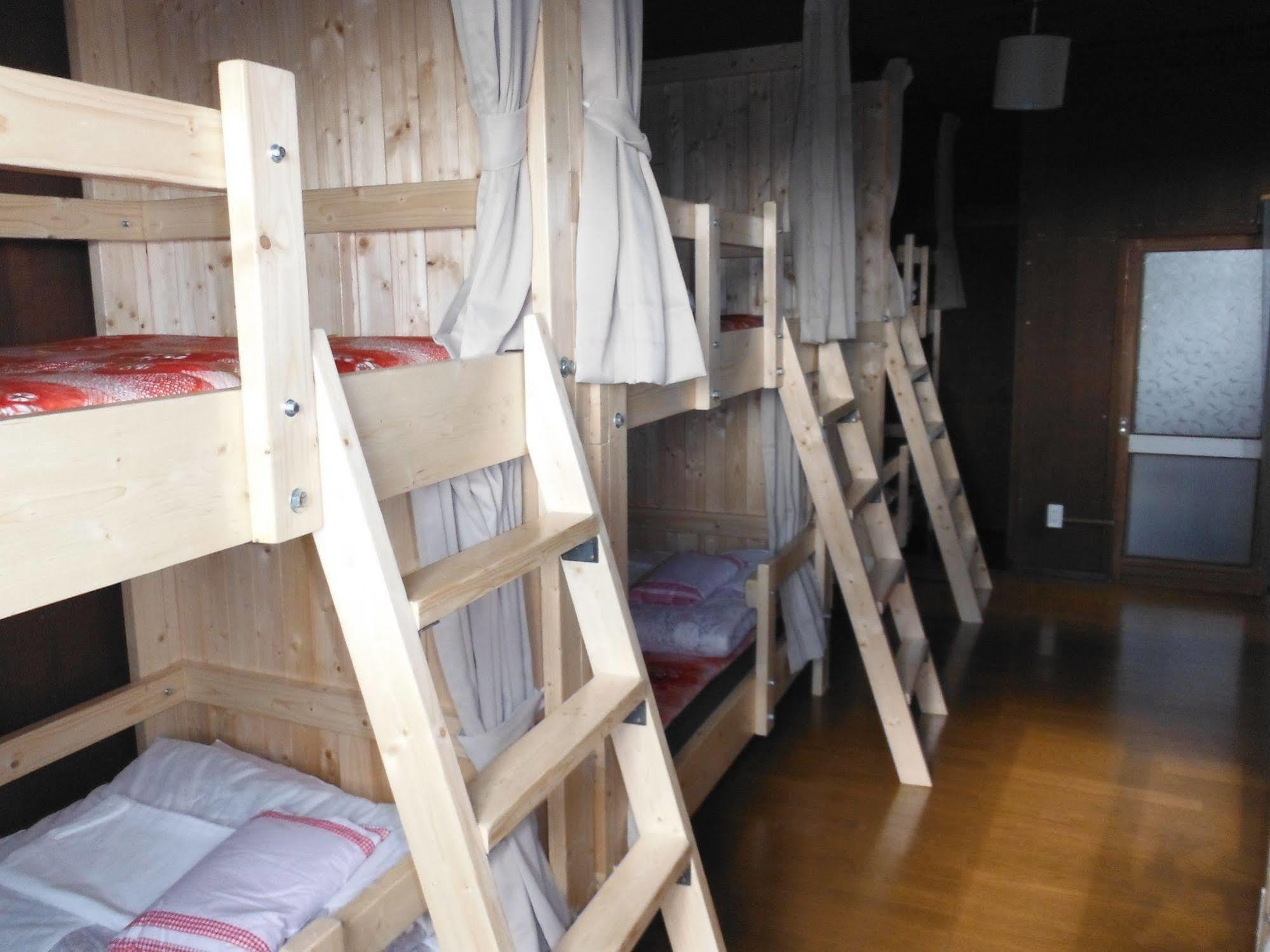 Clione Campground Hostel Шари Екстериор снимка